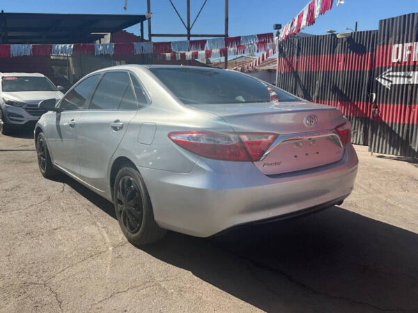 2015 Toyota Camry LE - Image 11