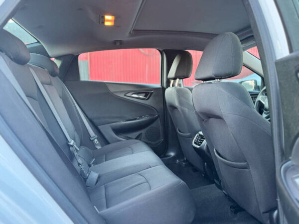 2020 Chevrolet Malibu LT - Image 11
