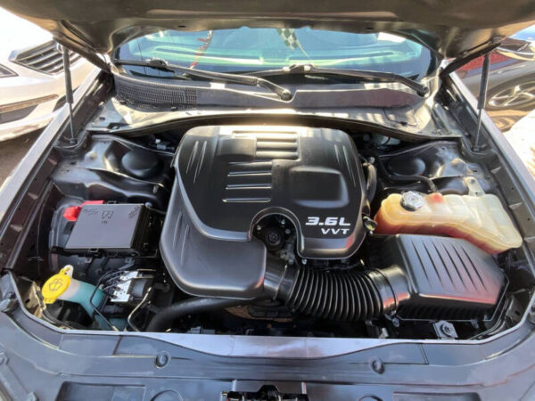 2020 Chrysler 300 Limited - Image 10