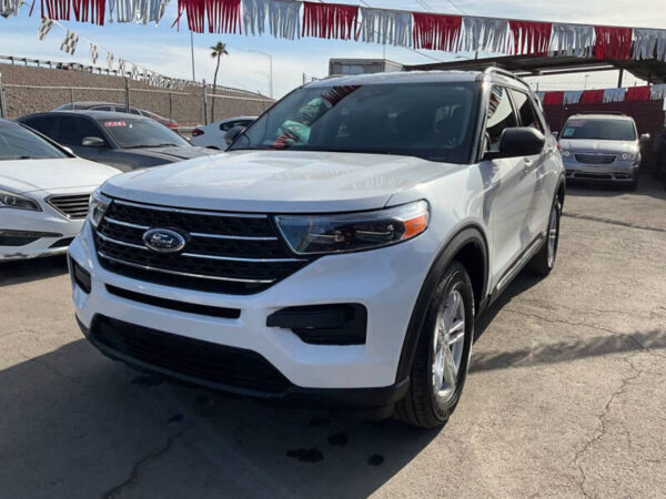 2023 Ford Explorer XLT - Image 2