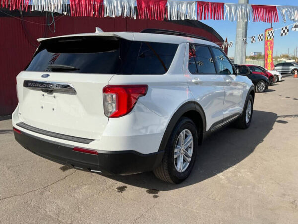 2023 Ford Explorer XLT - Image 4