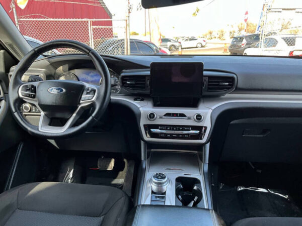 2023 Ford Explorer XLT - Image 7