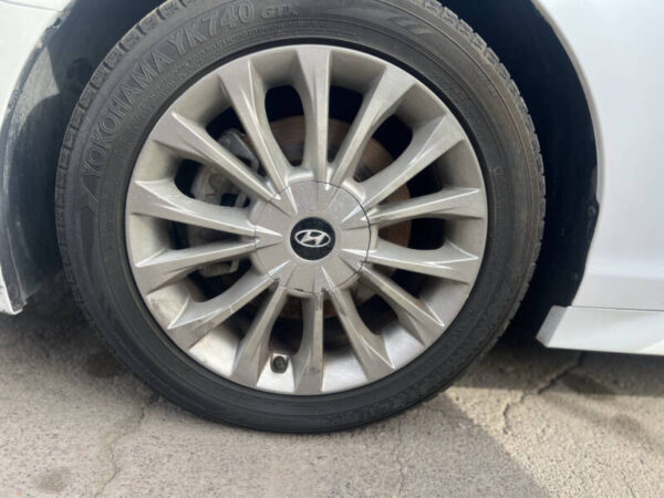 2015 Hyundai Sonata Limited - Image 9