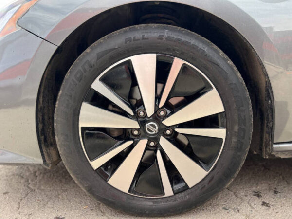 2019 Nissan Altima 2.5 SL - Image 8